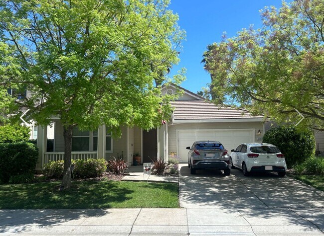 North Natomas Home 3 Bed 2 Bath w/ 2 Car G... - North Natomas Home 3 Bed 2 Bath w/ 2 Car G...