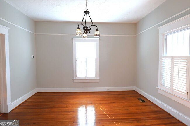 Photo - 217 Mountain View St