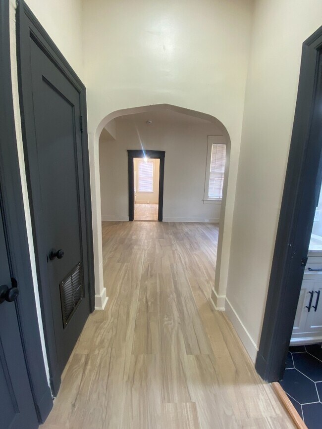 Photo - 2209 Shenandoah Ave Unit 2F