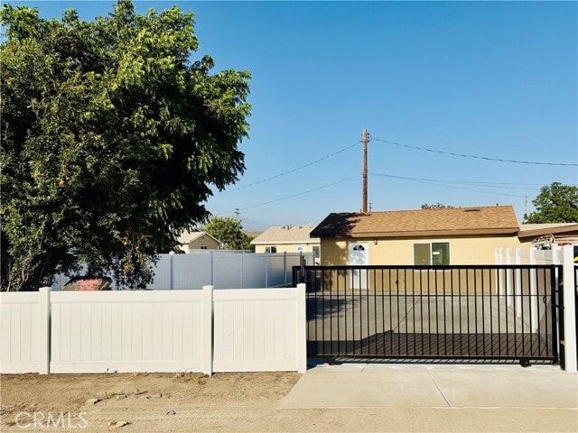Building Photo - 134 E Cluster St
