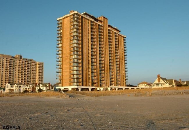 Building Photo - 4800 Boardwalk Unit 2107