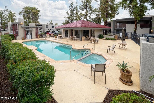 Building Photo - 3420 W Danbury Dr Unit Apt C110