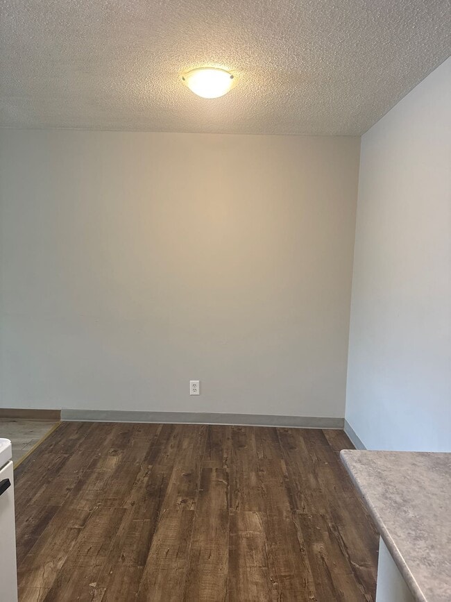 Photo - 1 Bed 1 Bath Unit in Edmonton, AB Unit 303
