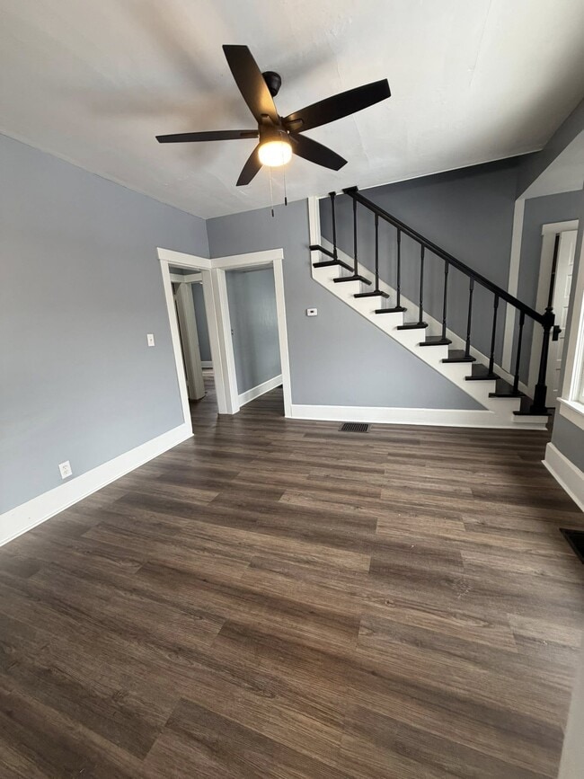 Photo - 1930 S River Rd