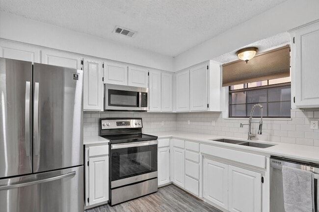 Photo - 2324 Markland St