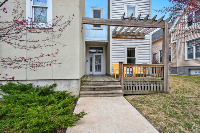 Building Photo - 2905 N Newhall St Rental