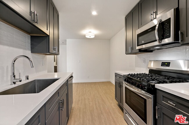 Photo - 3314 Mentone Ave Unidad 8