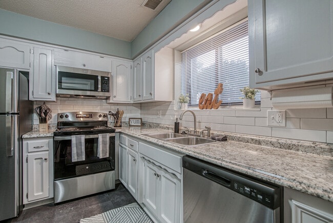 Photo - 5601 W 58th St