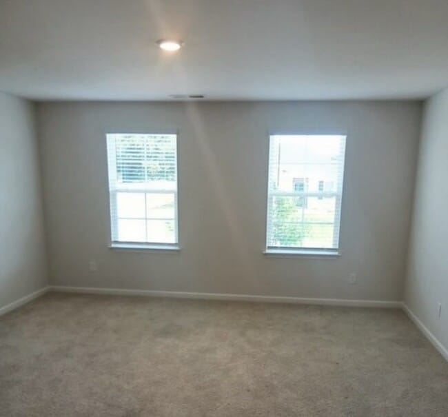 Photo - 271 Lilys Pl