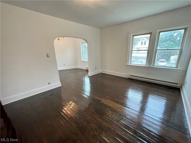 Photo - 817 Johnston St