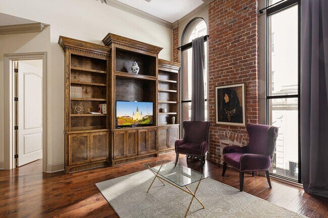 Building Photo - 300 Baronne St Rental