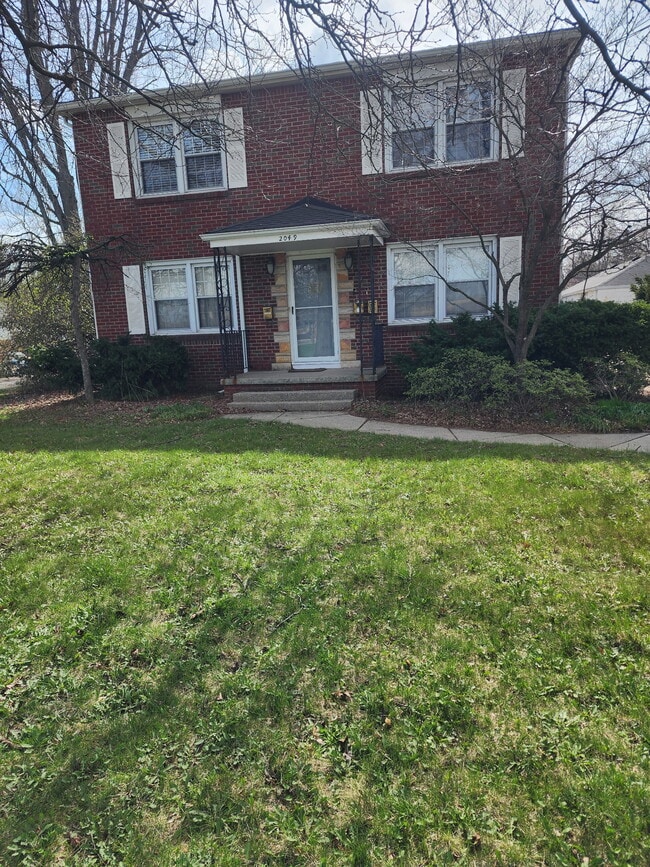 Building Photo - 2049 Tremainsville Rd Unit #2