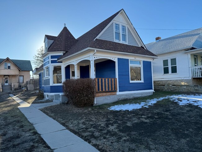 5bed 2bath Victorian Home - 5bed 2bath Victorian Home