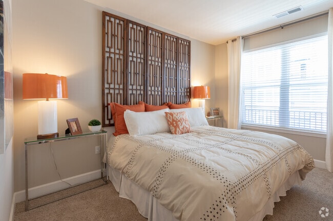 2BR, 2BA - 1,012 SF