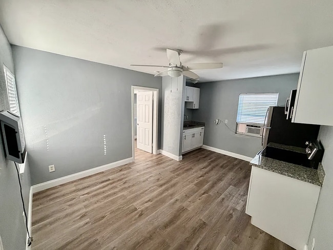 Photo - 401 S Mars Ave Unidad 3