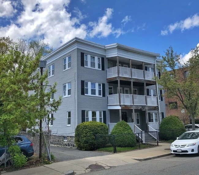 Building Photo - Spacious 2 BED 1 BATH close to Forest Hills Train Station Unit 1R