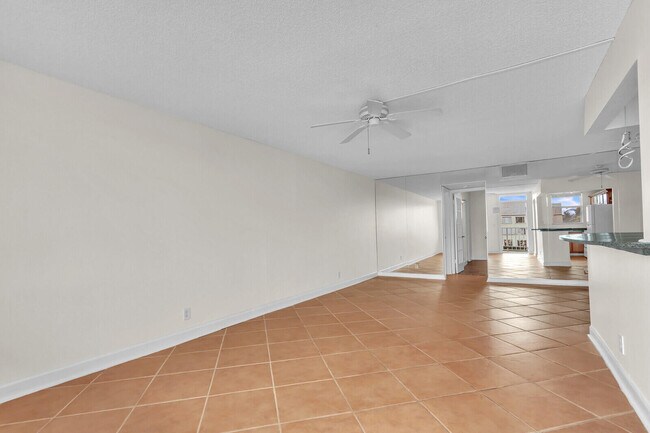 Photo - 104 Paradise Harbour Blvd Unidad 311