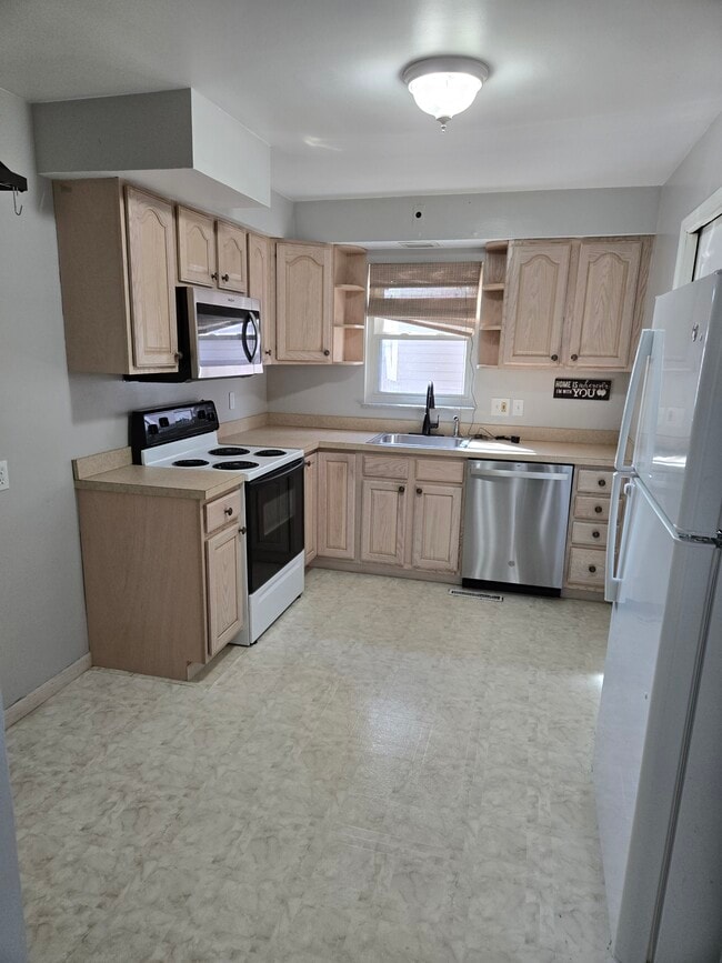 Photo - 8221 Pelham Dr Unit Lower