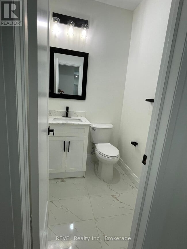 Photo - 1 Tilsonburg Ave