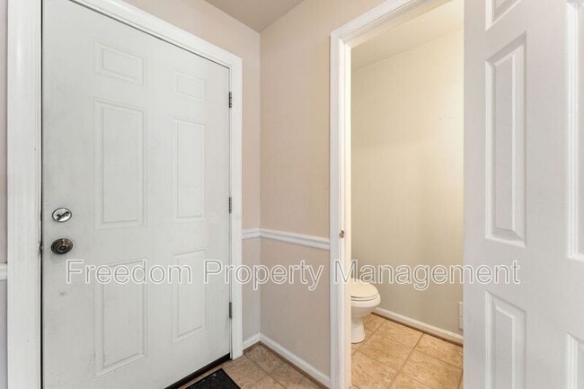 Photo - 726 Pine Tree Ct