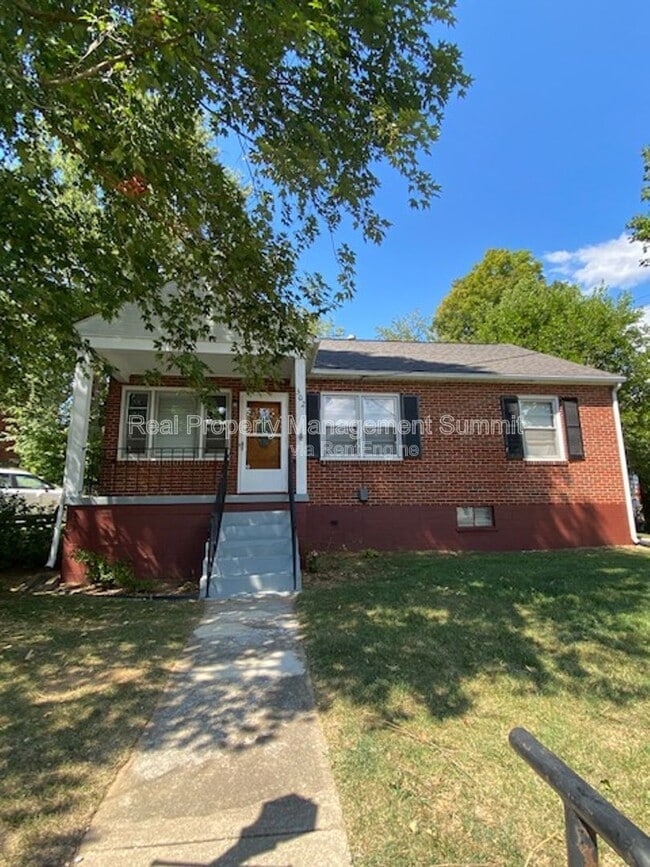 Photo - 302 Archer St