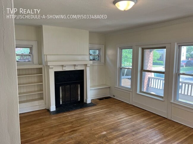 Photo - 1174 W 8th St