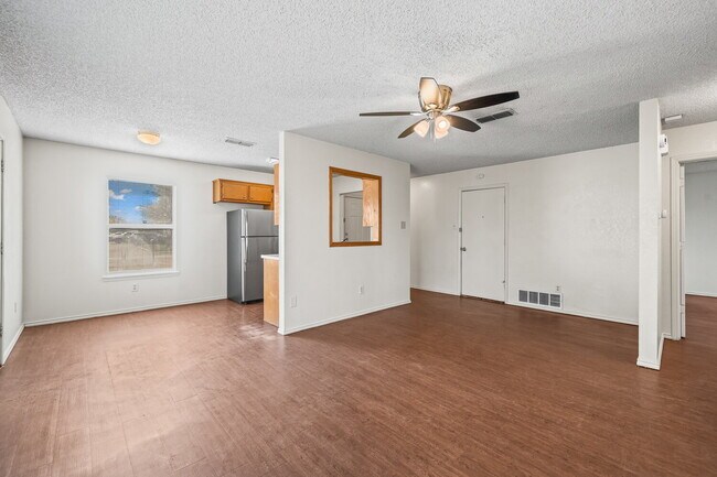 Photo - Half off first full months rent/Convenient to SPC/Tech and Med Community