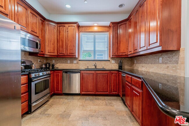 Photo - 16123 Sunset Blvd Unidad 305