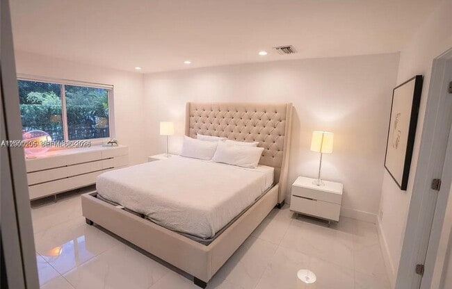 Photo - 31 SW 6th St