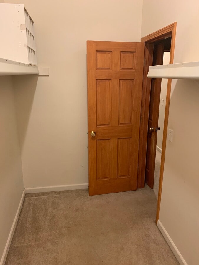 Photo - 201 E Grand River Ave Unidad C