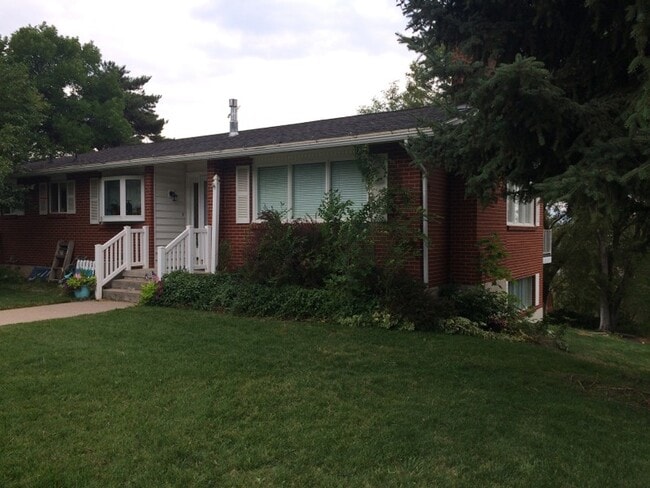 Building Photo - 475 Edgehill Dr