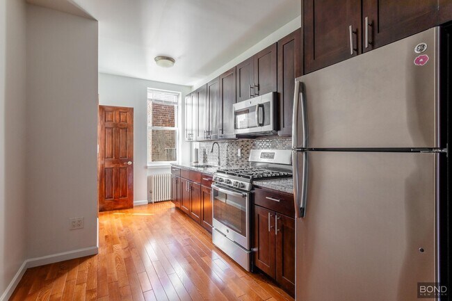 Building Photo - 223 Franklin St Unit 4R Rental