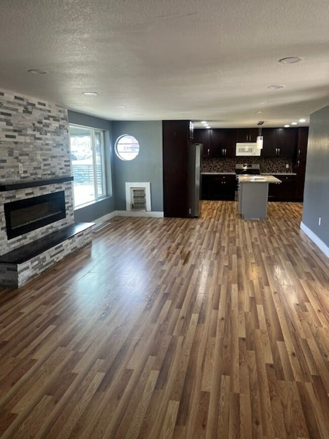 Photo - 3839 Reed St