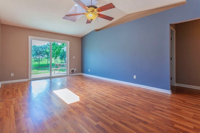 Photo - 1504 Meadow St