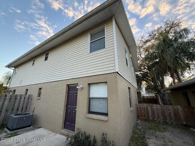 Photo - 310 Oleander Pl