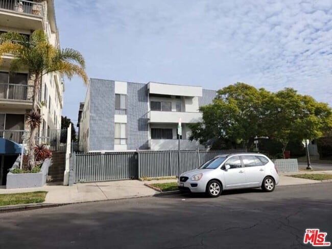 Photo - 1850 Thayer Ave Unit 4