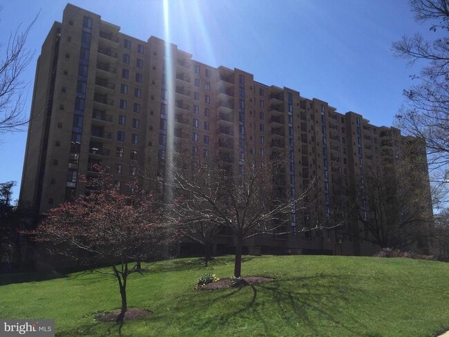 Building Photo - 4500 S Four Mile Run Dr Unit 918 Rental
