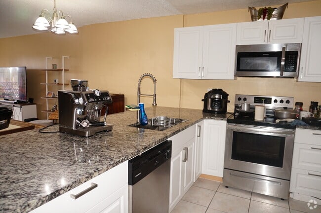 Building Photo - 404 NW 68th Ave Unit 213 Rental