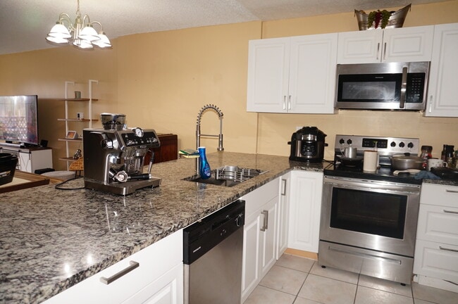 Photo - 404 NW 68th Ave Unidad 213 Rental