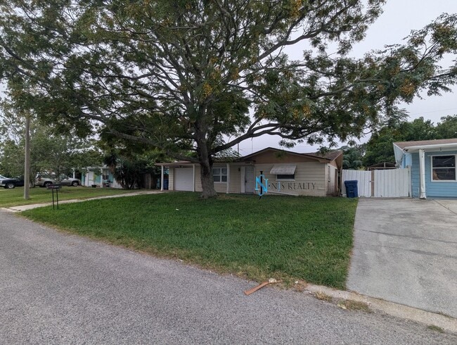 Photo - Beautiful, open floorplan 3/2/1 1100 Sq. F...
