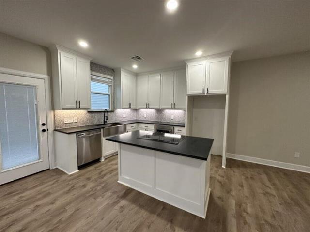 914 W Baker St