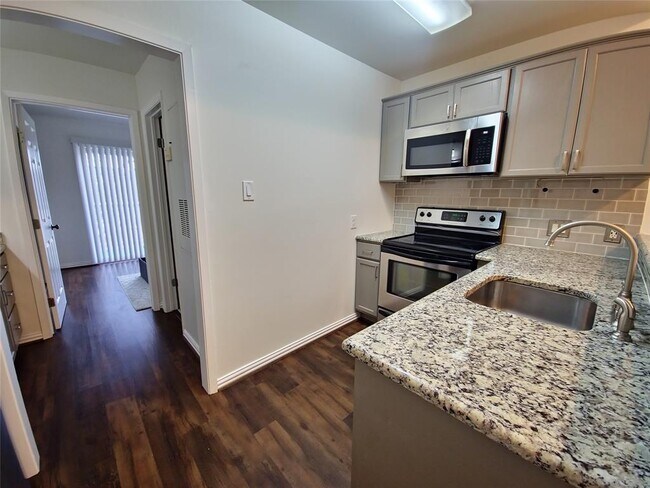 Photo - 2313 Longview St Unit 205
