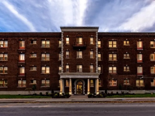 Building Photo - 253 Alexander St