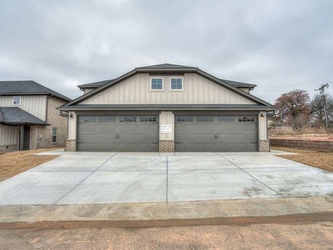 Photo - Spacious 4 Bedroom 2 Bath Duplex in Oakdale Schools - Lawn Care Included