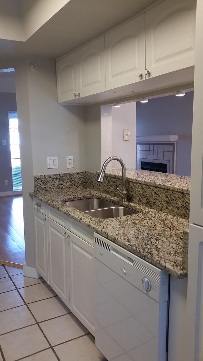 Kitchen with granie countertops - 3105 San Jacinto Street Unit 111