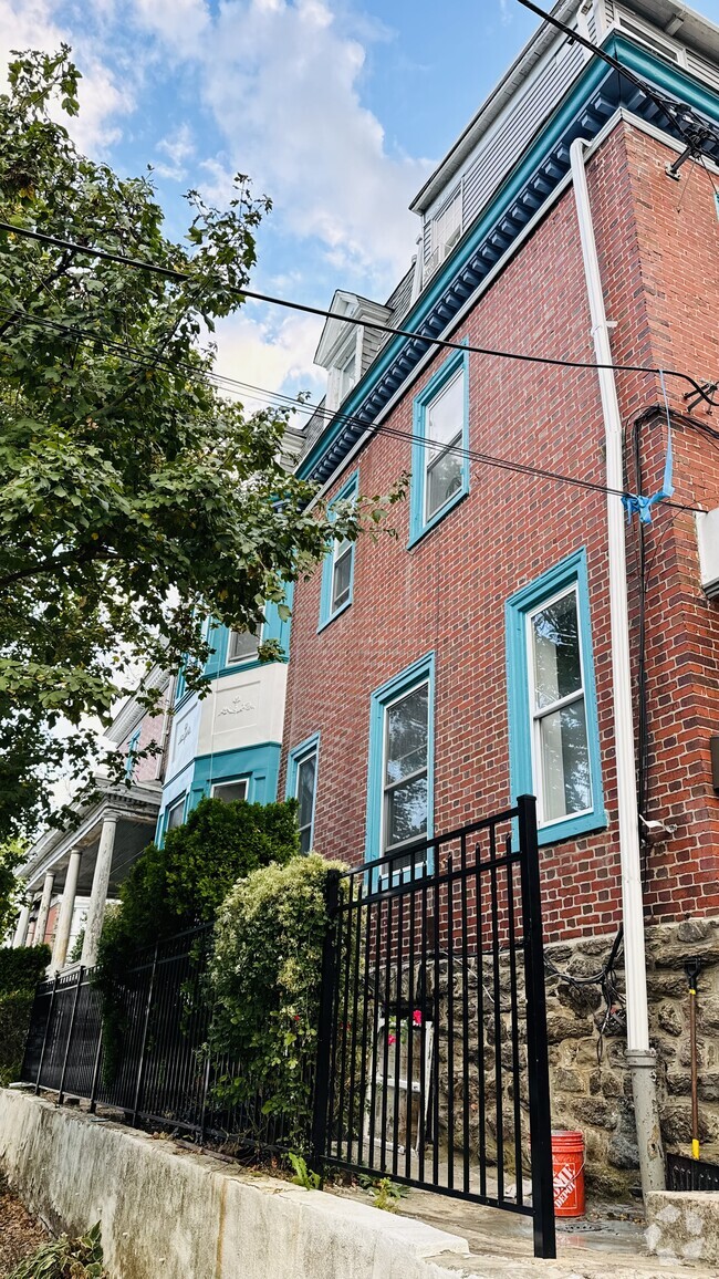 Building Photo - 7133 Boyer St Unit #3 Rental
