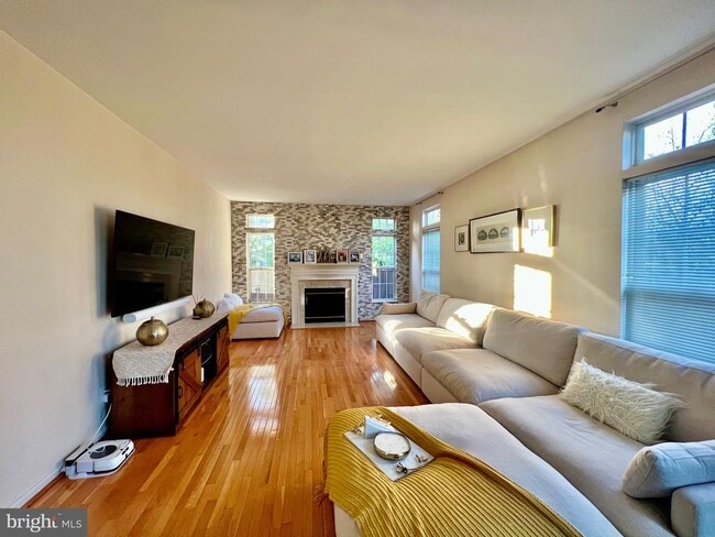 Building Photo - 15000 Onan Ct