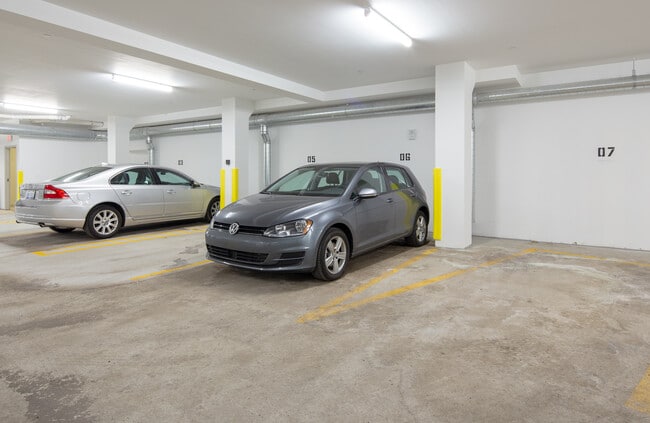 Estacionamiento interior adjunto Peregrine 100 - Peregrine 100