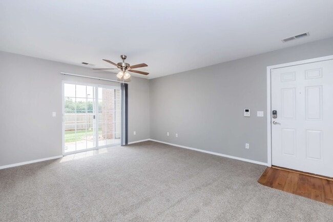 Hawthorn Suites 3 Bed 2 Bath Living