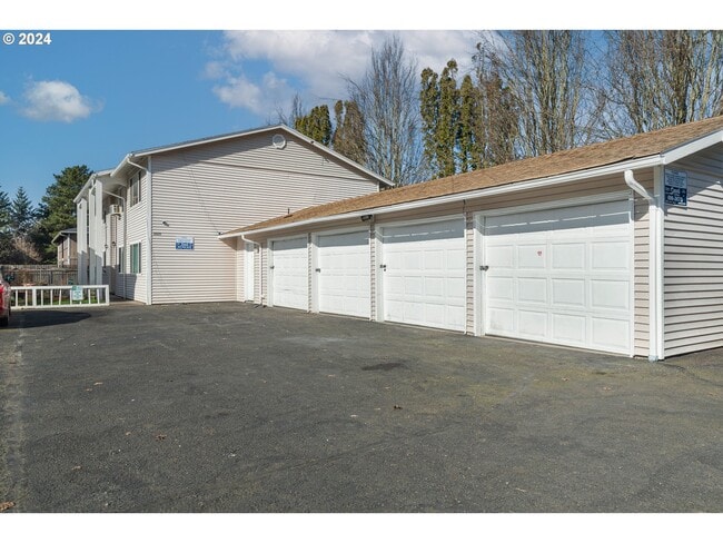 Building Photo - 4420 Gibbons St Unit D